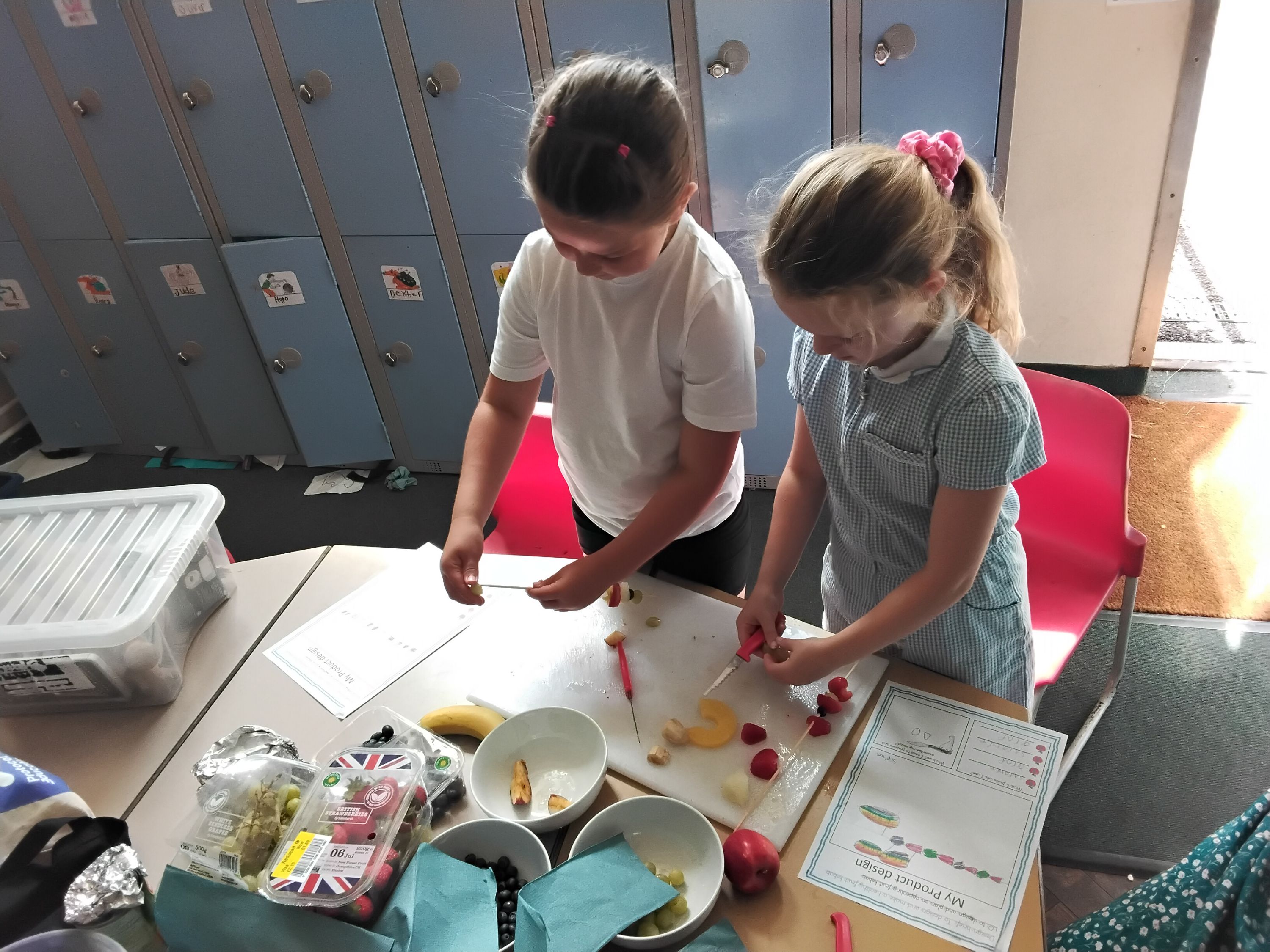 Making fruit kebabs in DT