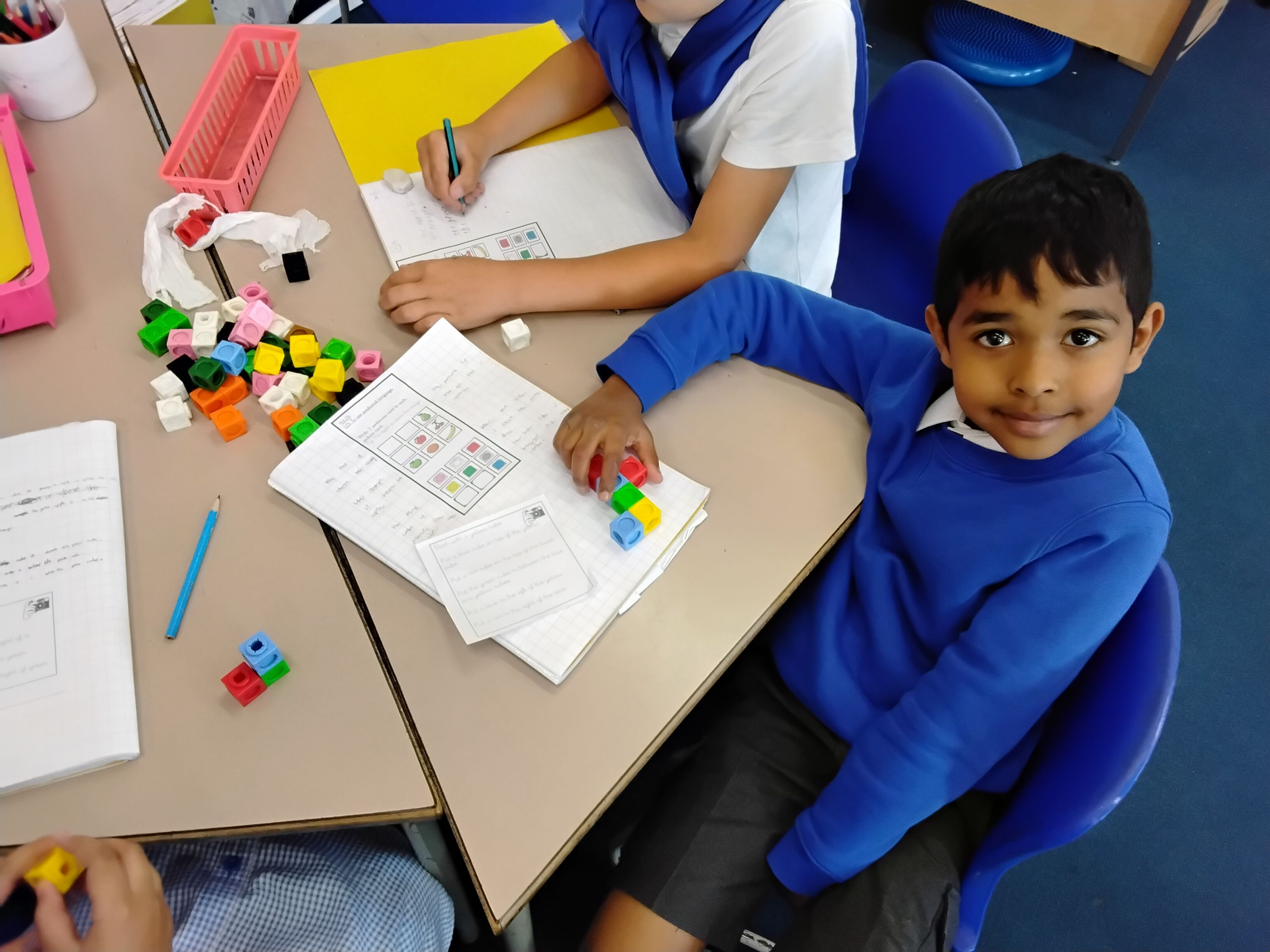 Creating towers using multilink cubes
