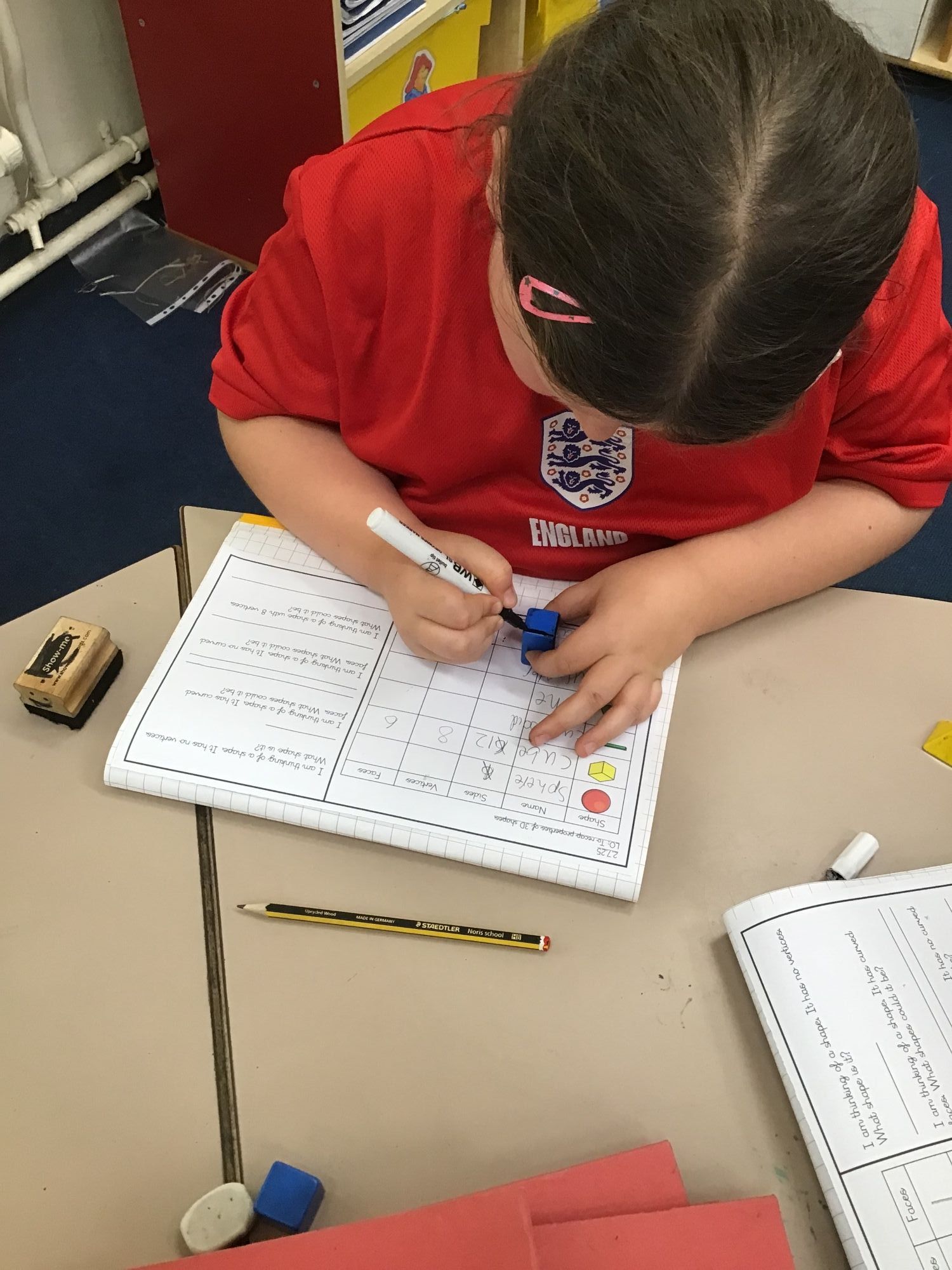 Identifying properties of 3D shapes